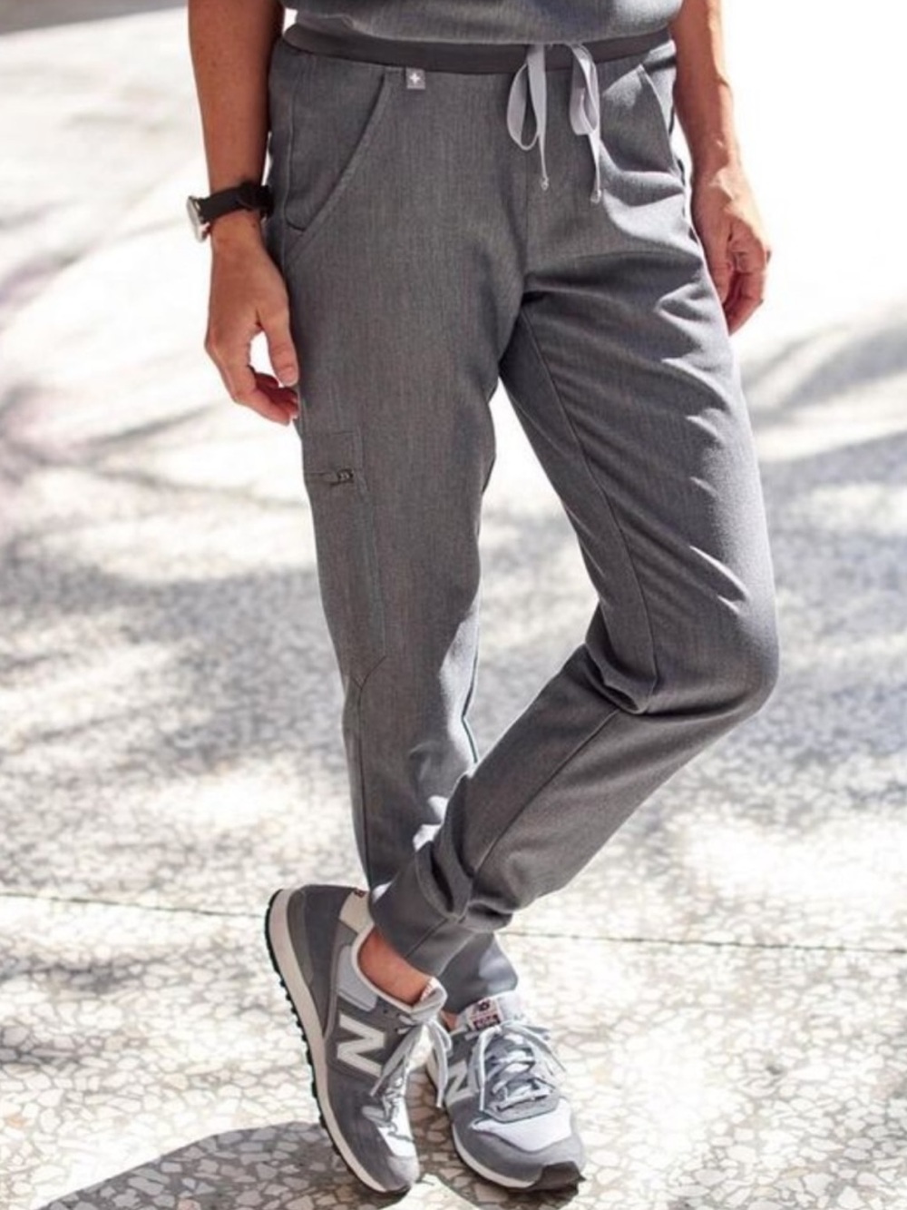 Figs Zamora 2.0 Jogger Scrub Pants 
Size Medium Petite MP Graphite Gray